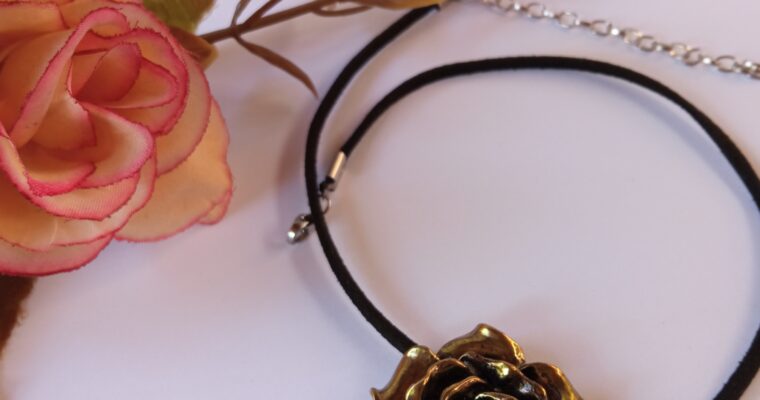 Colgante Gargantilla choker Rosas.