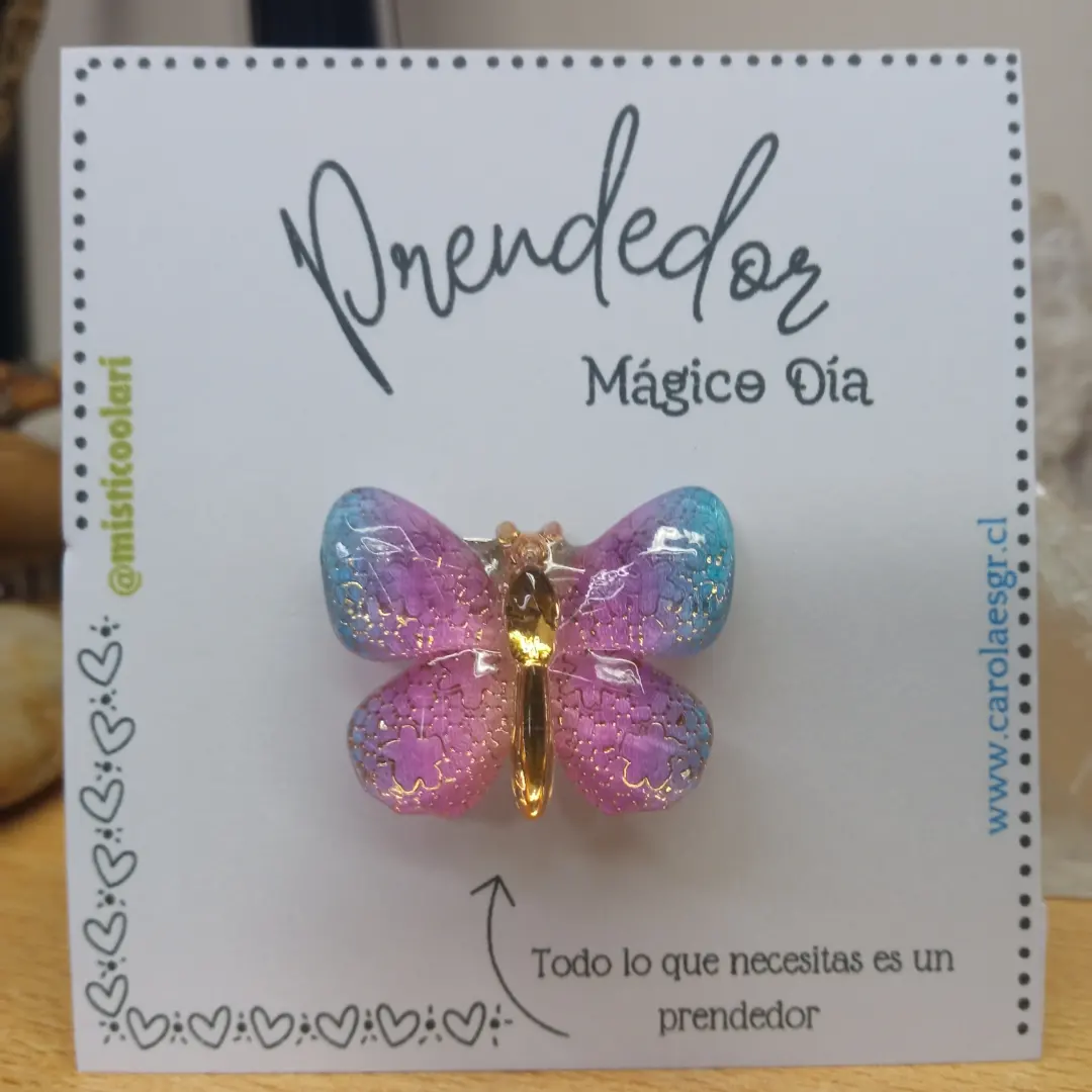 Prendedor Mariposa Rosa y Cielo.